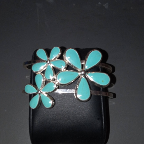 Jewelry - Picture 7 of 8